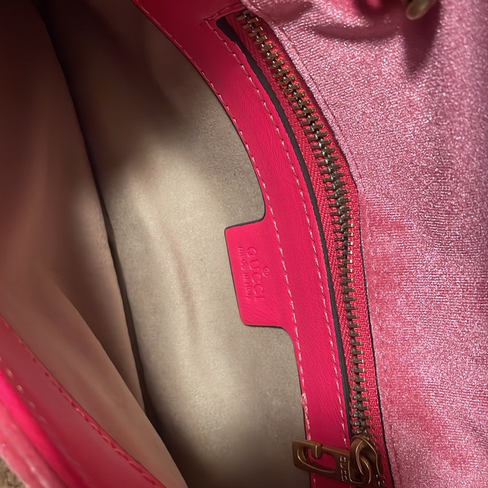GUCCI
Velvet Matelasse GG Marmont Shoulder Bag Light Raspberry Rose
NWOT - Picture 12 of 17